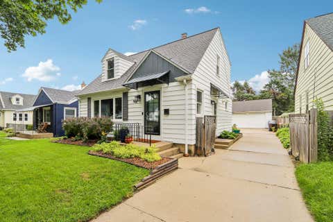 Photo of 3806 S Lenox St, Milwaukee, WI 53207 (MLS # 1975912)