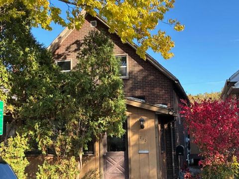 Photo of 712 S 37th St, Milwaukee, WI 53215 (MLS # 1942304)