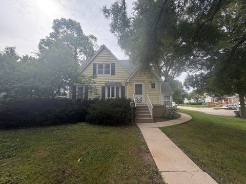 Photo of 2509 W Ramsey Ave, Milwaukee, WI 53221 (MLS # 1981402)