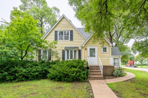 Photo of 2509 W Ramsey Ave, Milwaukee, WI 53221 (MLS # 1981402)
