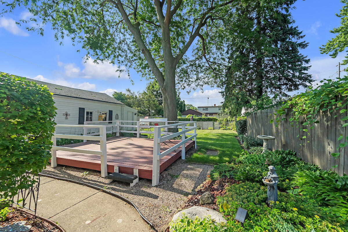 Kenosha, Wisconsin 53140, United States, 3 Bedrooms Bedrooms, ,2 BathroomsBathrooms,Residential,Pending,202314