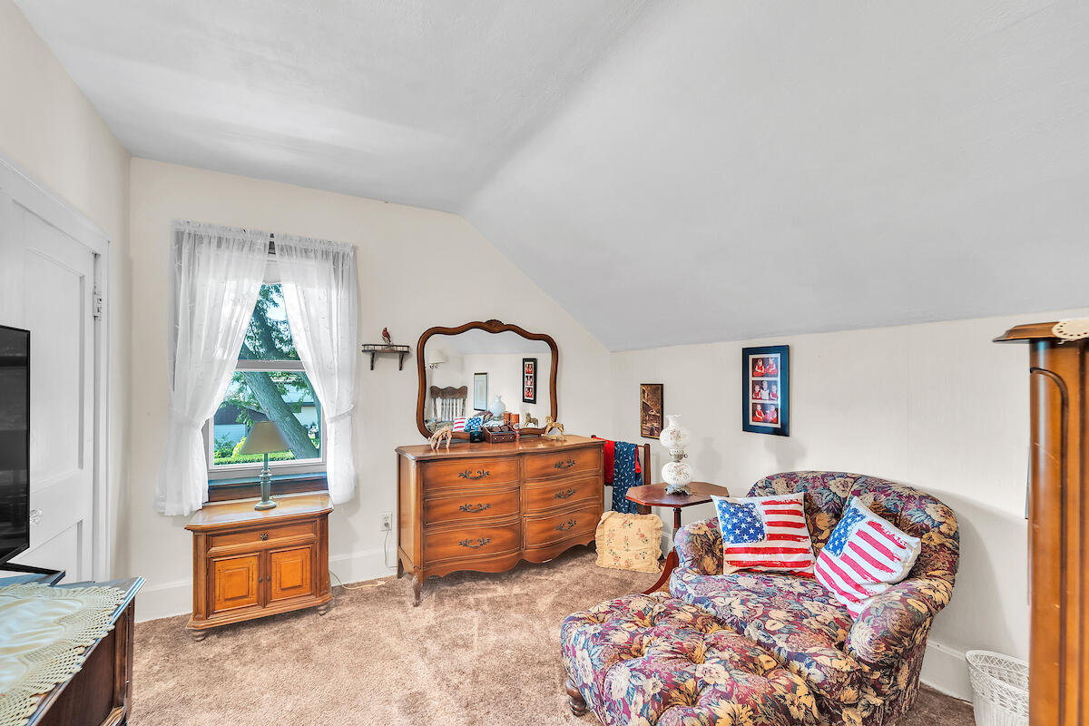 Kenosha, Wisconsin 53140, United States, 3 Bedrooms Bedrooms, ,2 BathroomsBathrooms,Residential,Pending,202314