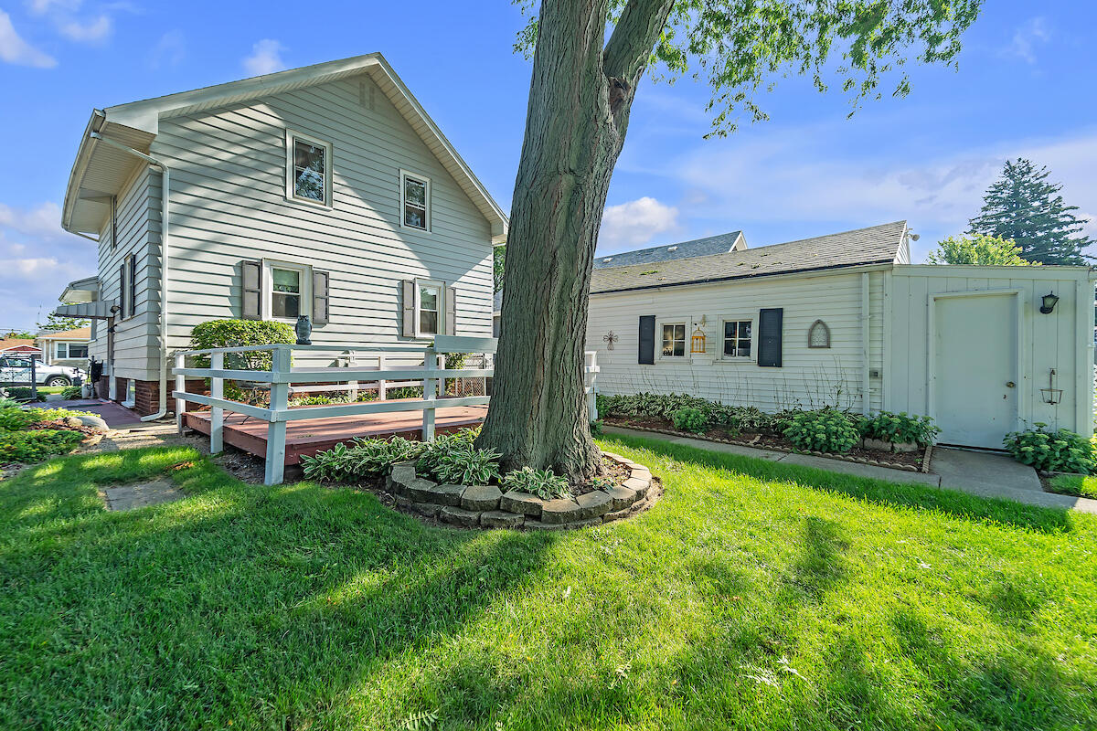 Kenosha, Wisconsin 53140, United States, 3 Bedrooms Bedrooms, ,2 BathroomsBathrooms,Residential,Pending,202314