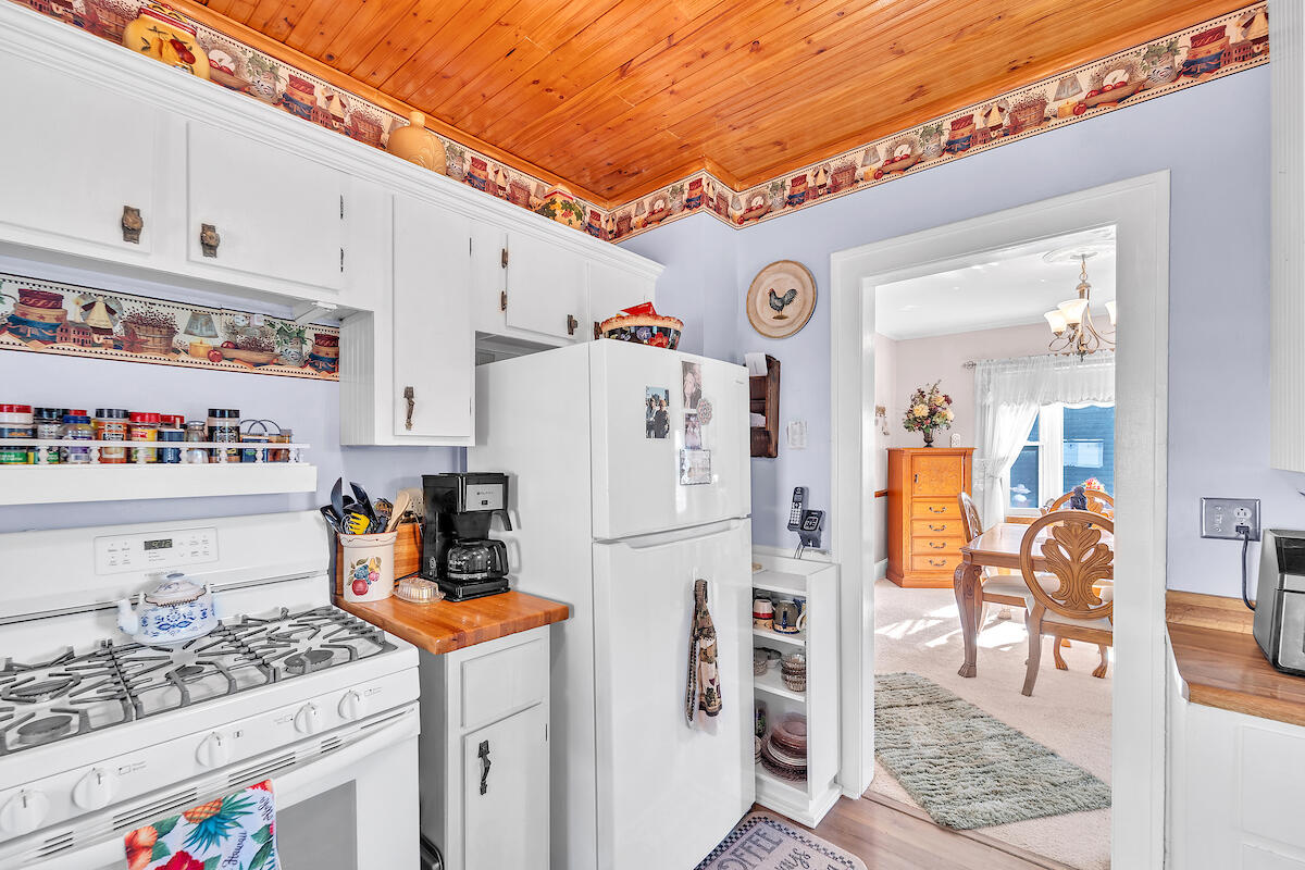 Kenosha, Wisconsin 53140, United States, 3 Bedrooms Bedrooms, ,2 BathroomsBathrooms,Residential,Pending,202314