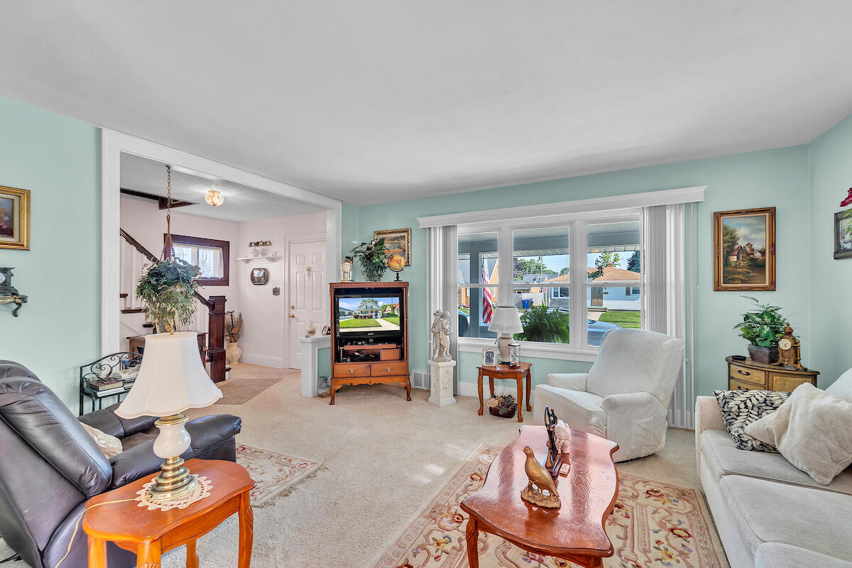 Kenosha, Wisconsin 53140, United States, 3 Bedrooms Bedrooms, ,2 BathroomsBathrooms,Residential,Pending,202314