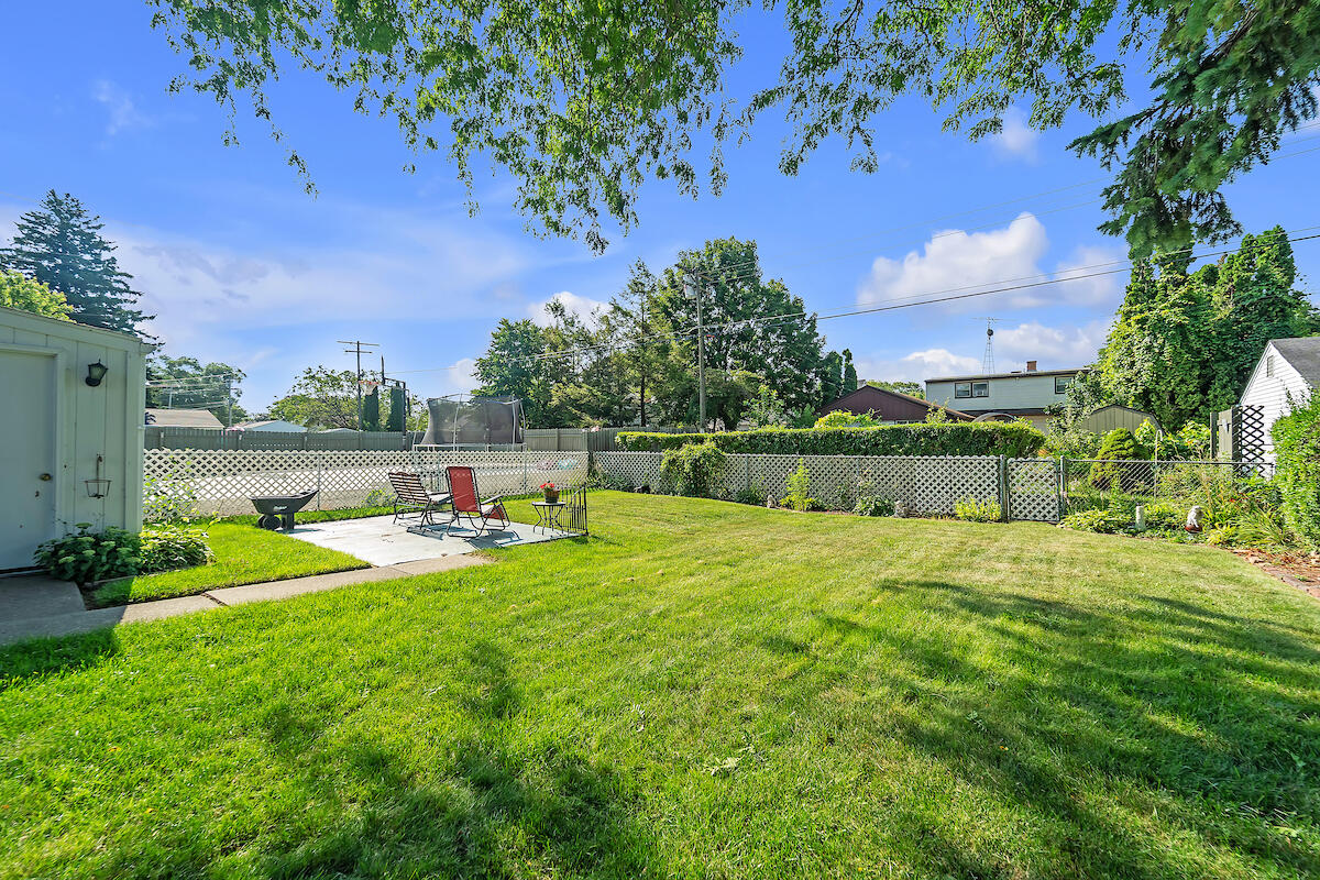 Kenosha, Wisconsin 53140, United States, 3 Bedrooms Bedrooms, ,2 BathroomsBathrooms,Residential,Pending,202314