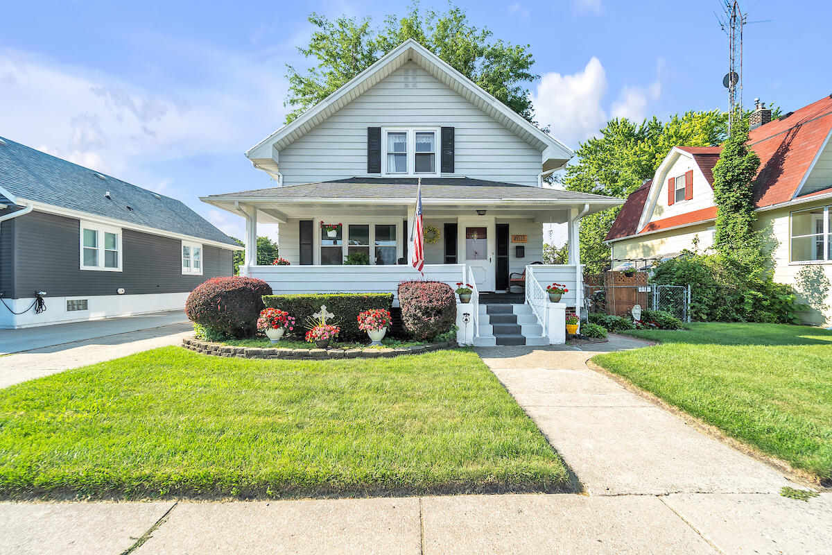 Kenosha, Wisconsin 53140, United States, 3 Bedrooms Bedrooms, ,2 BathroomsBathrooms,Residential,Pending,202314