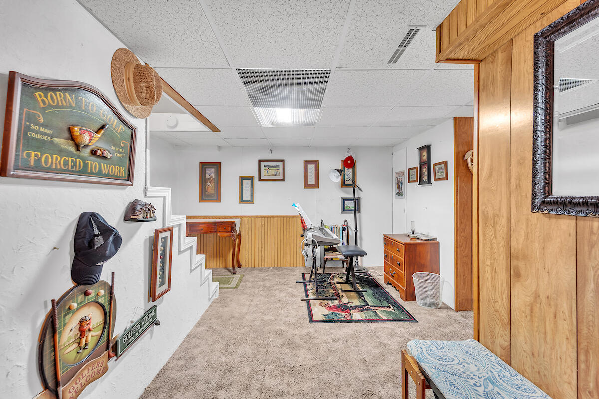 Kenosha, Wisconsin 53140, United States, 3 Bedrooms Bedrooms, ,2 BathroomsBathrooms,Residential,Pending,202314