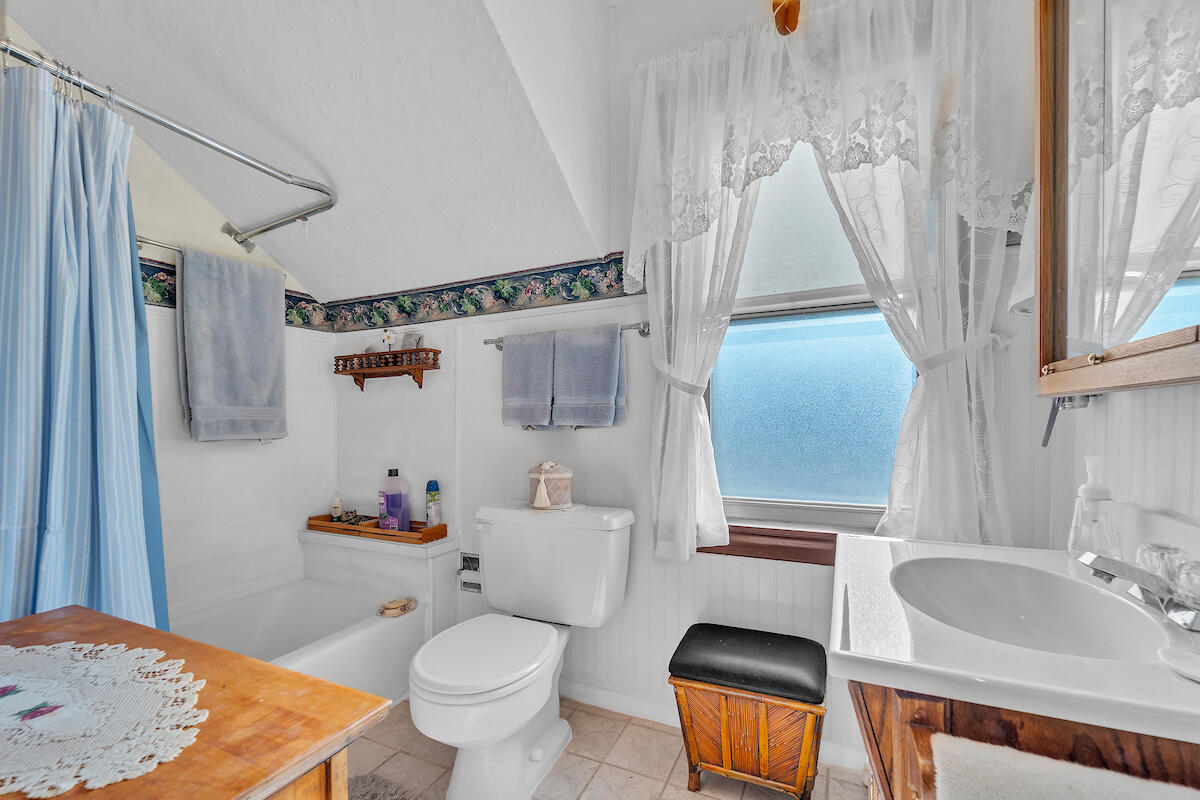 Kenosha, Wisconsin 53140, United States, 3 Bedrooms Bedrooms, ,2 BathroomsBathrooms,Residential,Pending,202314