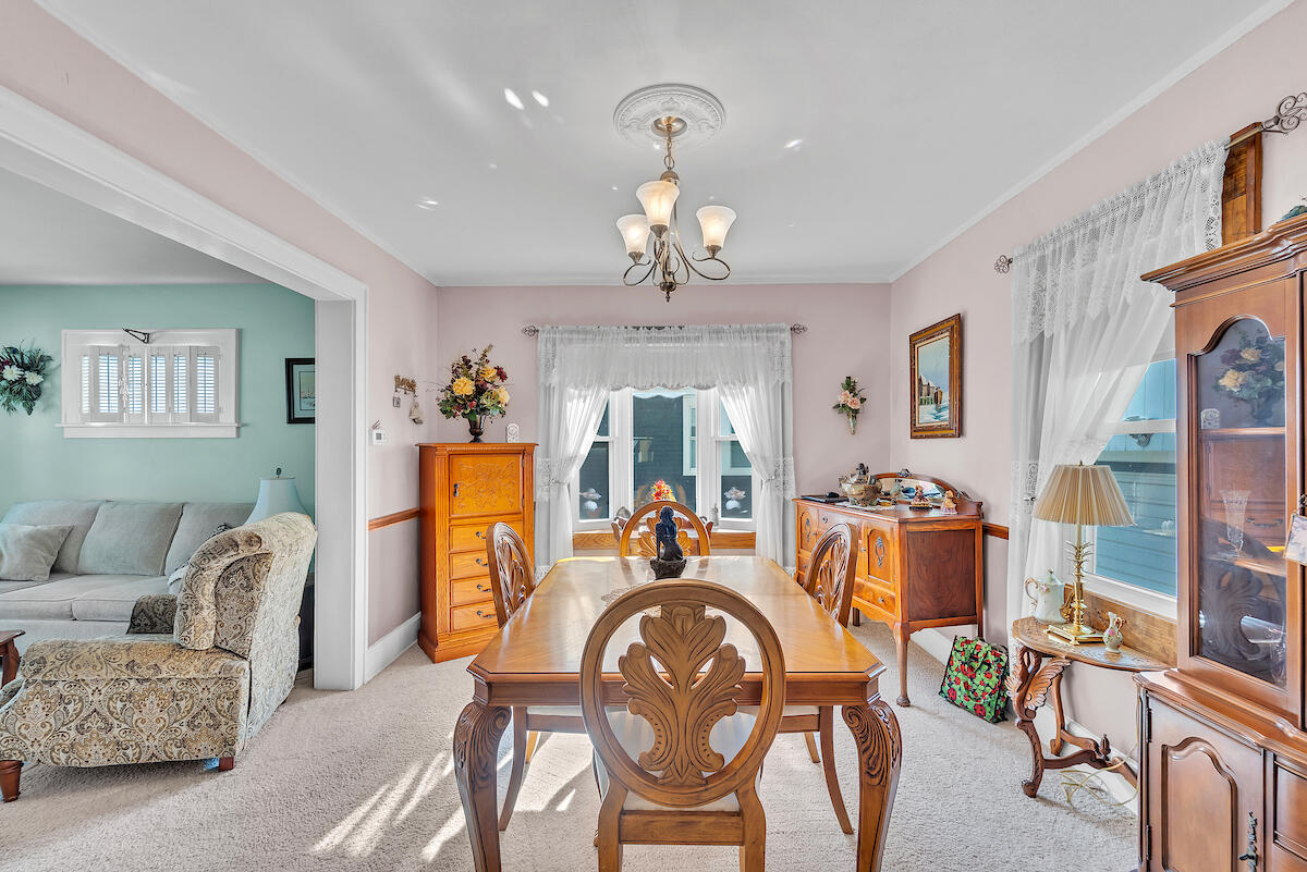 Kenosha, Wisconsin 53140, United States, 3 Bedrooms Bedrooms, ,2 BathroomsBathrooms,Residential,Pending,202314