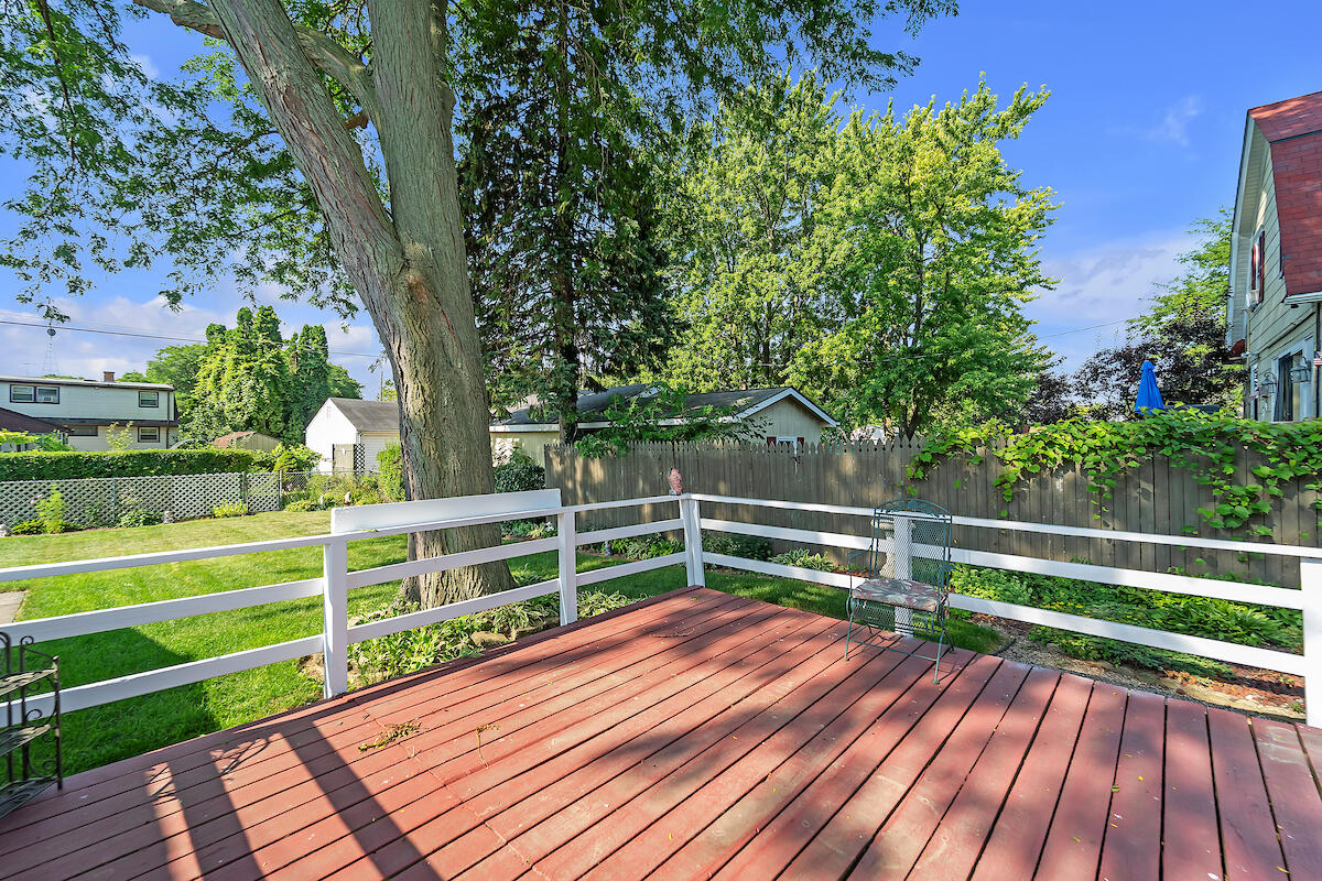 Kenosha, Wisconsin 53140, United States, 3 Bedrooms Bedrooms, ,2 BathroomsBathrooms,Residential,Pending,202314