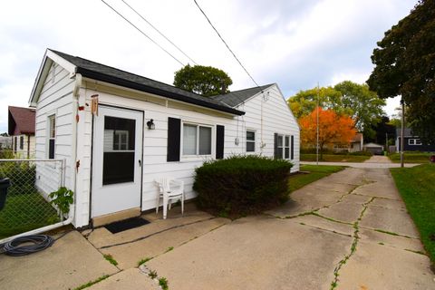 Photo of 4111 S Lipton Ave, Saint Francis, WI 53235 (MLS # 1943089)