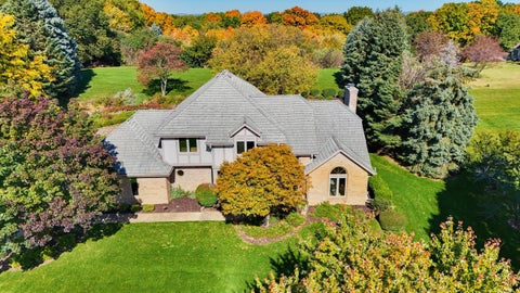 Photo of S60W24120 Red Wing Dr, Waukesha, WI 53189 (MLS # 1984079)