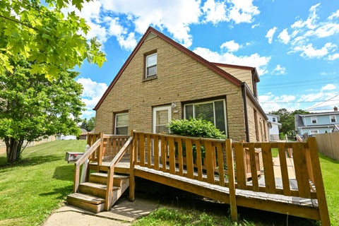 Photo of 4164 S 4th St, Milwaukee, WI 53207 (MLS # 1967737)