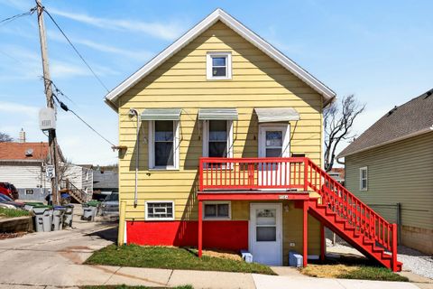 Photo of 716 W Rogers St, Milwaukee, WI 53204 (MLS # 1958023)