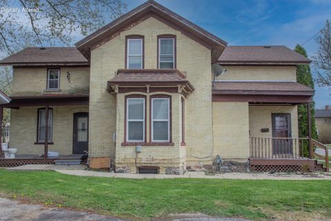 Photo of 908 E Main St, Watertown, WI 53094 (MLS # 1959681)