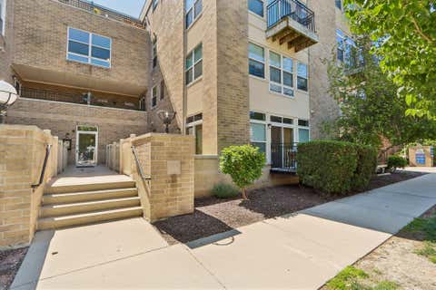 Photo of 1550 N Warren Ave, Milwaukee, WI 53202 (MLS # 1977917)