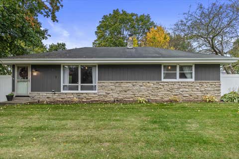 Photo of 19423 W Vista Dr, New Berlin, WI 53146 (MLS # 1940356)