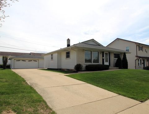 Photo of 8729 W Tripoli Ave, Milwaukee, WI 53228 (MLS # 1959290)