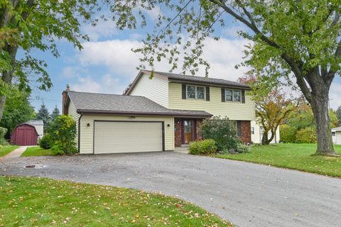 Photo of W147N7725 Northpoint Dr, Menomonee Falls, WI 53051 (MLS # 1939755)