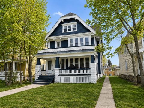 Photo of 2954 N 37th St, Milwaukee, WI 53210 (MLS # 1960679)