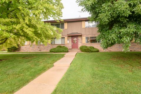 Photo of 10376 W Whitnall Edge Ct, Franklin, WI 53132 (MLS # 1928644)