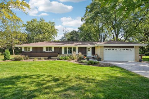 Photo of 3580 Hollywood Ln, Brookfield, WI 53045 (MLS # 1938216)