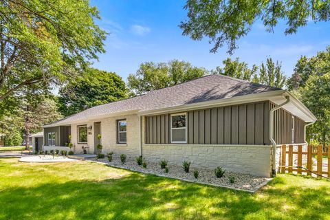 Photo of 15055 W Bluemound Rd, Brookfield, WI 53005 (MLS # 1930527)