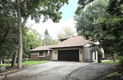 Photo of 2944 Ridley Rd, Delafield, WI 53029 (MLS # 1979430)