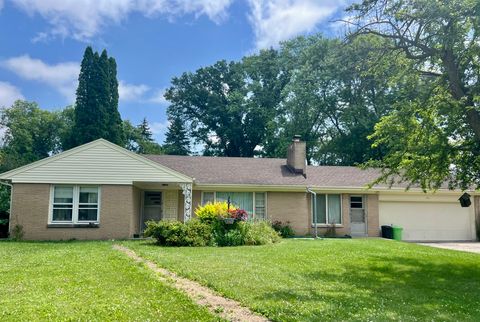 Photo of 100 Joanne Dr, Brookfield, WI 53005 (MLS # 1925761)