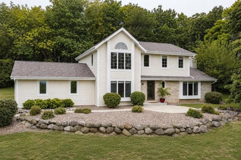Photo of S26W31396 Cregennan Bae -, Genesee, WI 53183 (MLS # 1976015)