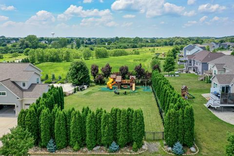 Photo of 1330 Prairie Creek Blvd, Oconomowoc, WI 53066 (MLS # 1949755)