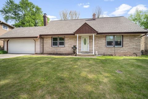 Photo of 1666 Dellwood Ct, Grafton, WI 53024 (MLS # 1964208)