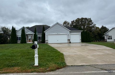 Photo of 3231 E Lindy Ln, Oak Creek, WI 53154 (MLS # 1951180)