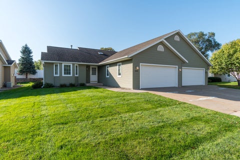 Photo of 3049 Lakota Pl, La Crosse, WI 54601 (MLS # 1984152)