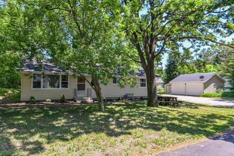 Photo of N6924 Oak Ln, Sugar Creek, WI 53121 (MLS # 1964721)