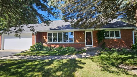 Photo of 9601 S Shepard Ave, Oak Creek, WI 53154 (MLS # 1934527)
