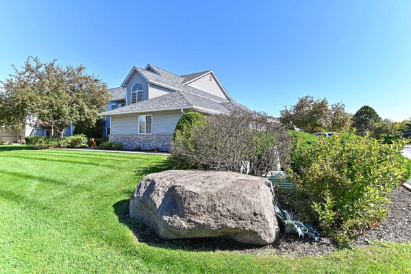 2211 N UNIVERSITY DR, WAUKESHA, WI 53188 - Image e23aa865eaaeeea0c5479fe0e5c0702f/3257024250