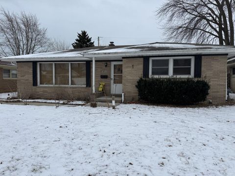 Photo of 821 Saxony Dr, Racine, WI 53402 (MLS # 1948012)