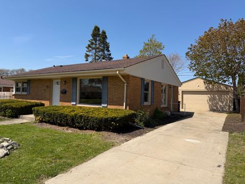 Photo of 1010 Shorecrest Dr, Racine, WI 53402 (MLS # 1962357)