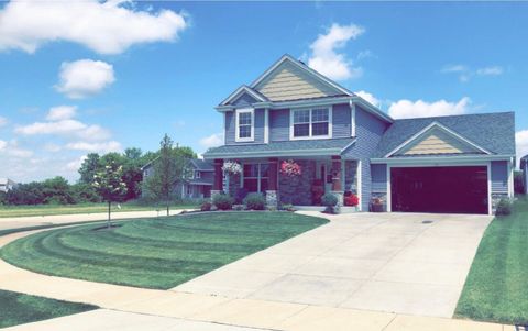 Photo of 414 Yosemite Ave, Hartford, WI 53027 (MLS # 1945760)