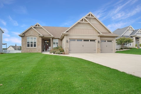 Photo of 517 Spur Rd, Slinger, WI 53086 (MLS # 1984653)