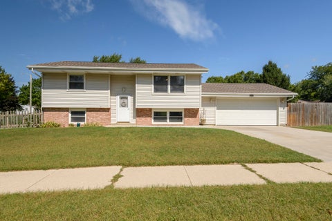 Photo of 2018 Robin St, West Bend, WI 53090 (MLS # 1980051)