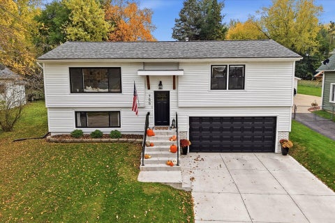 Photo of 755 Armour Rd, Oconomowoc, WI 53066 (MLS # 1986633)