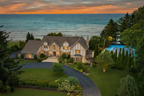 704 WATERS EDGE RD, CALEDONIA, WI 53402 - Image e2de7929bb5cc9dae78d4c49a414d021/2841280944