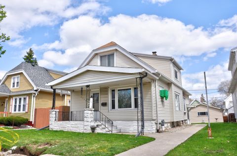 Photo of 2528 S 20th St, Milwaukee, WI 53215 (MLS # 1958545)