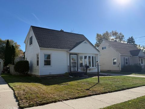 Photo of 1317 S 20th St, Manitowoc, WI 54220 (MLS # 1940013)