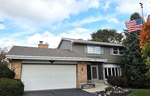 Photo of 12720 W Verona Dr, New Berlin, WI 53151 (MLS # 1941506)