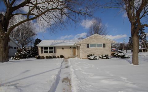Photo of 26 Park View Ln, Watertown, WI 53094 (MLS # 1948288)