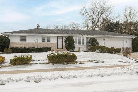 Photo of W145N8432 Lucerne Dr, Menomonee Falls, WI 53051 (MLS # 1945779)